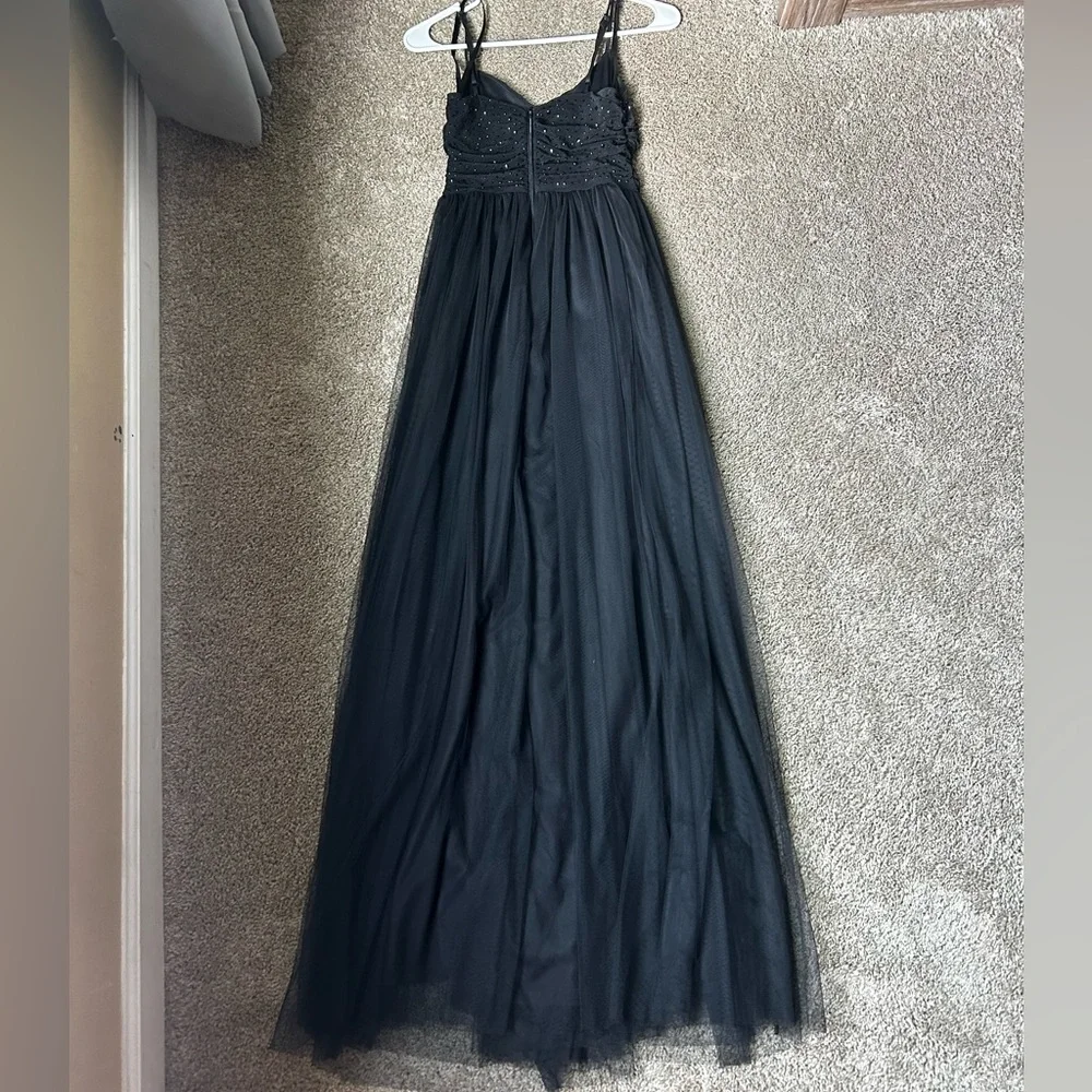 Long black prom dress, top resembles a corset top style - Picture 2 of 3